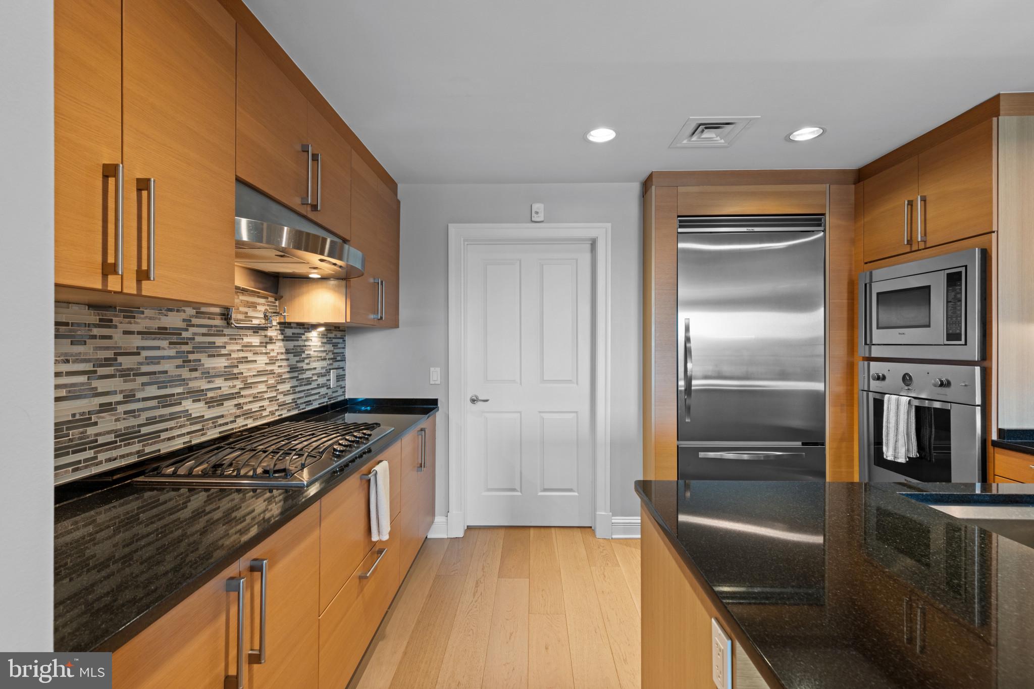 THE RITZ-CARLTON RESIDENCES - Residential