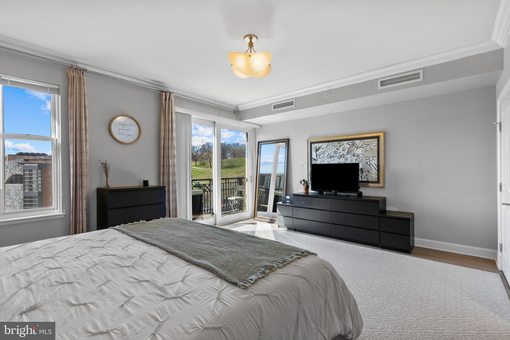 THE RITZ-CARLTON RESIDENCES - Residential