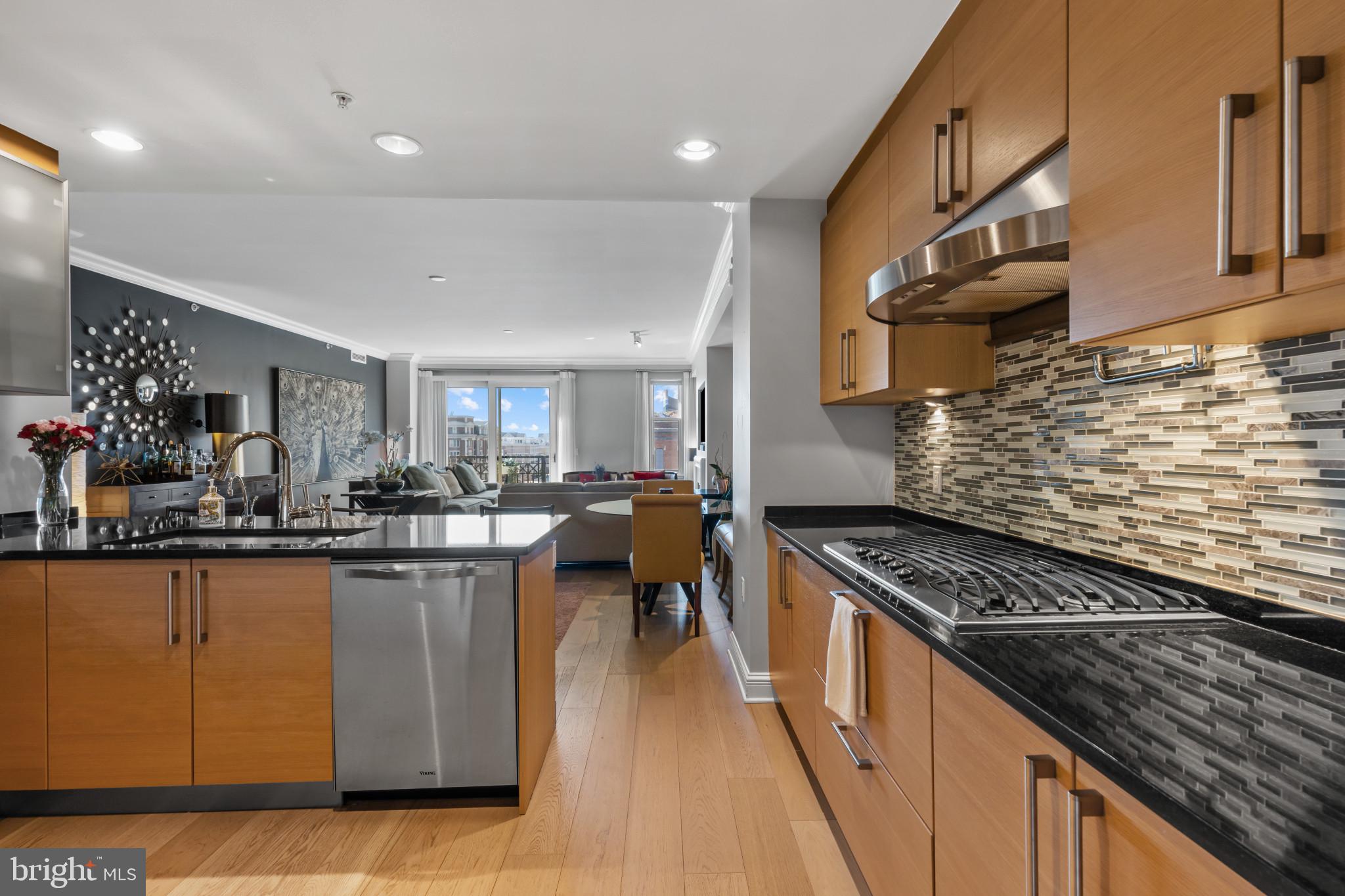 THE RITZ-CARLTON RESIDENCES - Residential