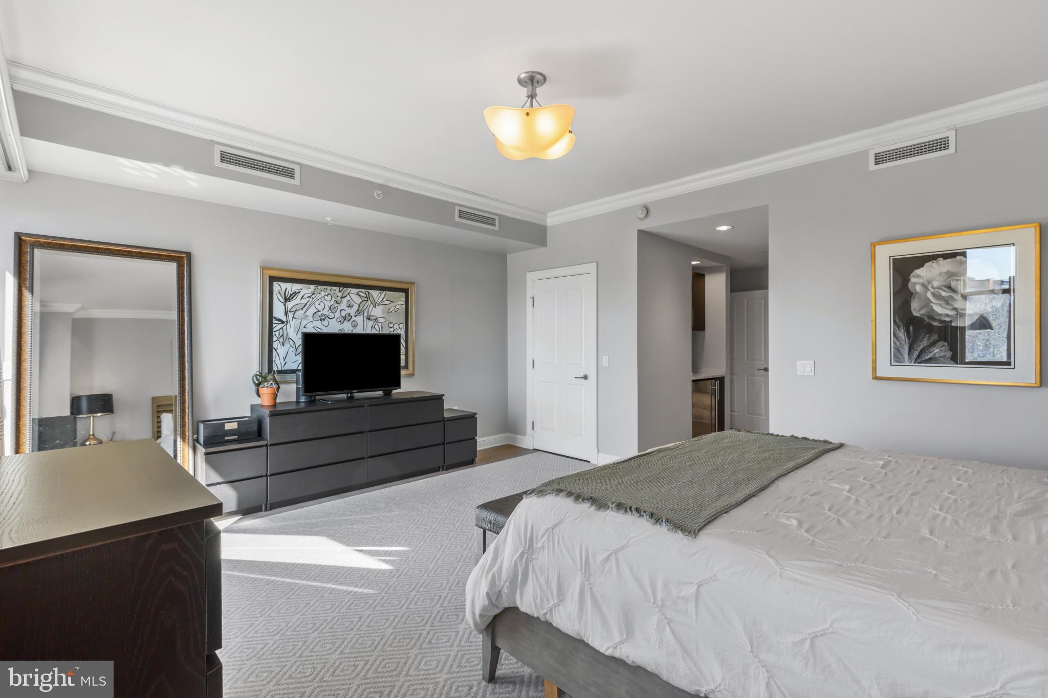 THE RITZ-CARLTON RESIDENCES - Residential