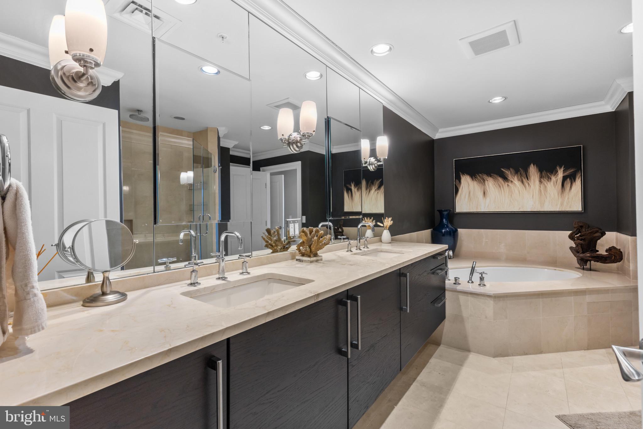 THE RITZ-CARLTON RESIDENCES - Residential