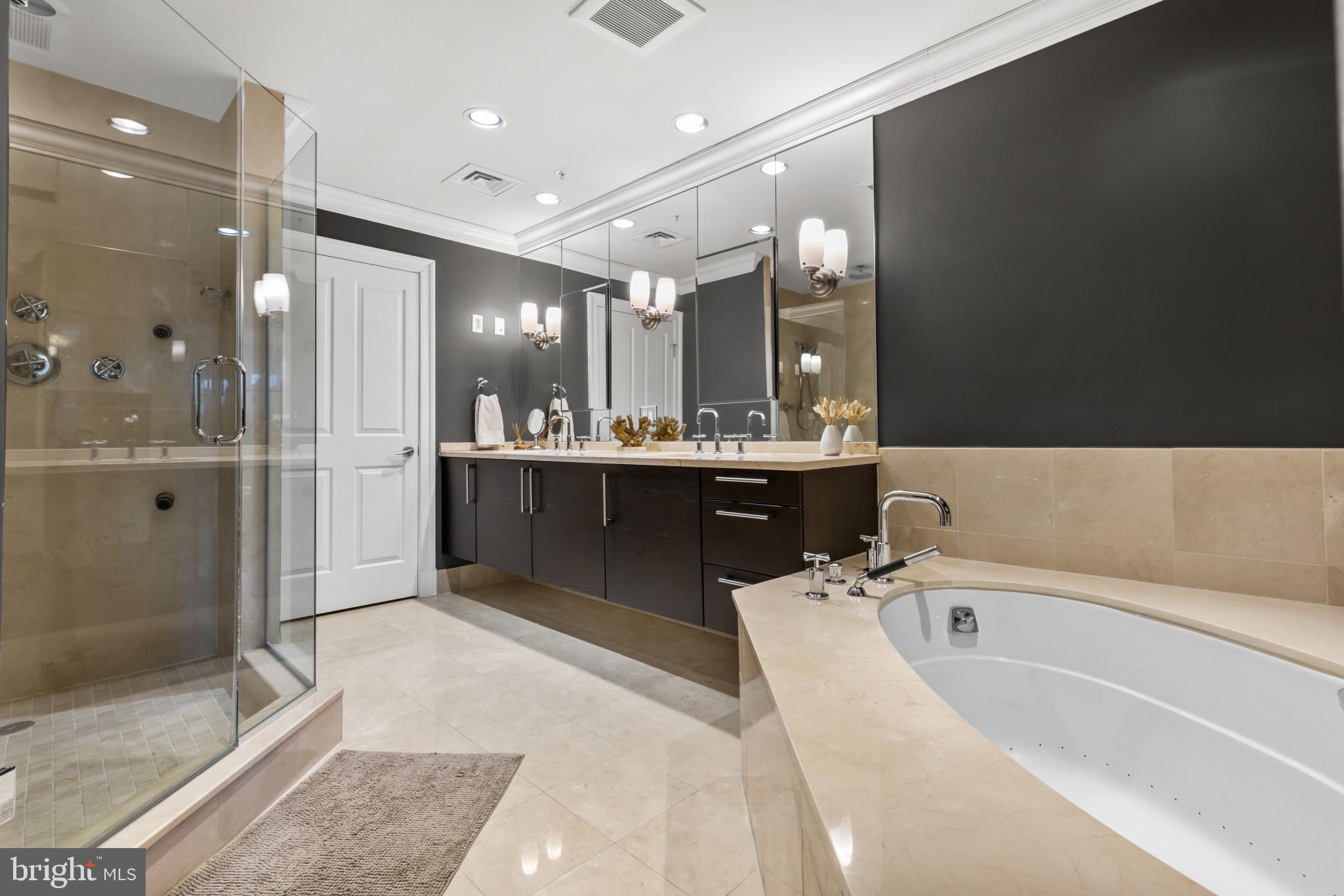 THE RITZ-CARLTON RESIDENCES - Residential