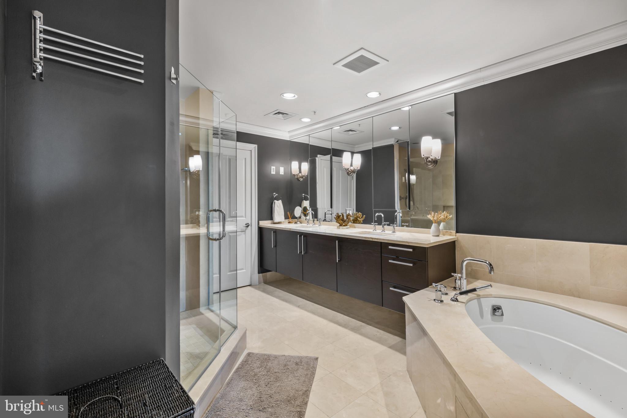 THE RITZ-CARLTON RESIDENCES - Residential