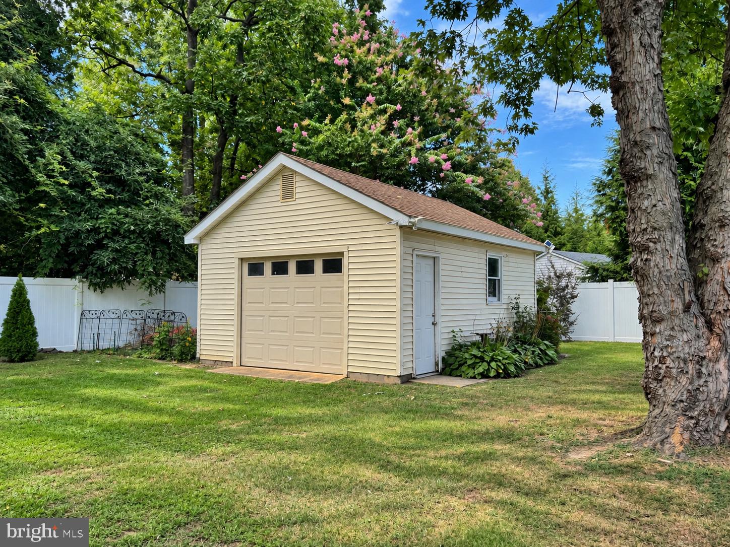 404 VICTORIA WAY