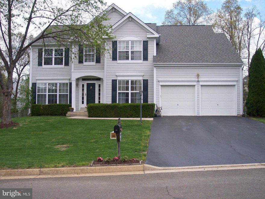 4 BR, 2.5 BA Mini Bridlewood Estate! 2 Car Gar! Irrigation System Lovingly Waters Spacious   Acre Fenced In Lot Accented W/ Deck & Patio! Gas FP! 2 Story Fam Rm & Foyer!  Hdwd Floors On Main Lvl! Stainless Steel Appl, Corian C tops & Island In Kit! Sep Lux Tub & Shower in MA BA! Viewing Ecstasy In Media Rm In Fin Walkout Bsmt! Roof & H2O Htr Less Than 2 Yrs Old! 5 Ceil Fans! Jewel Of Purchase!