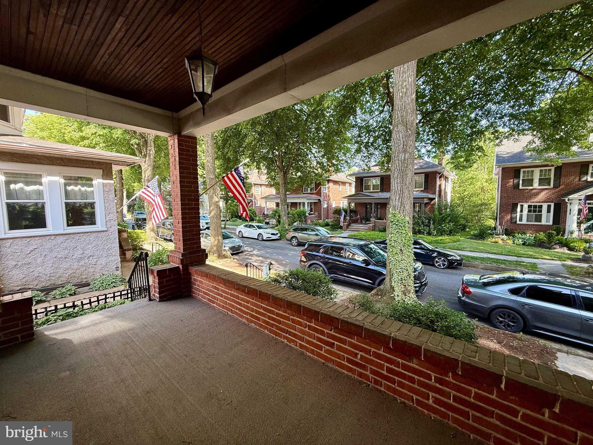 1557 DAUPHIN AV