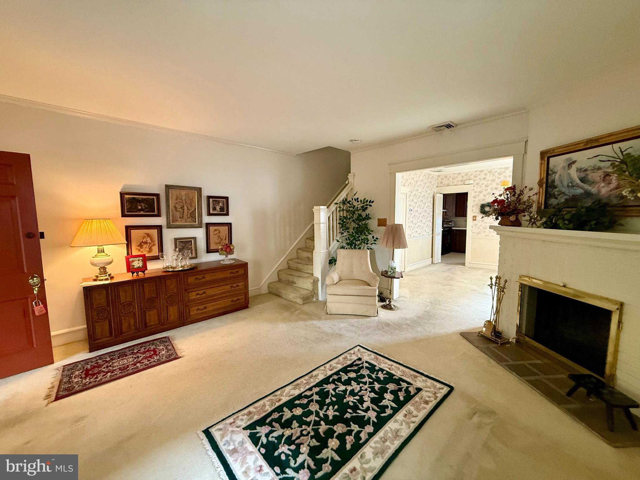 1557 DAUPHIN AV