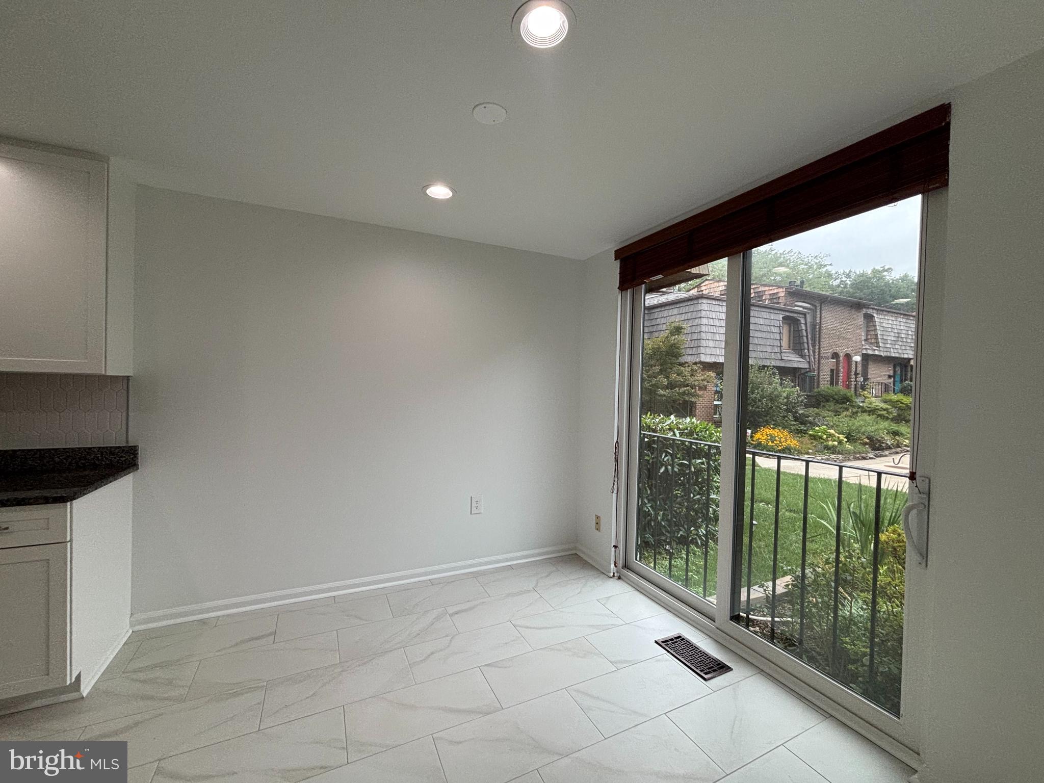 INVERNESS FOREST - Residential Lease