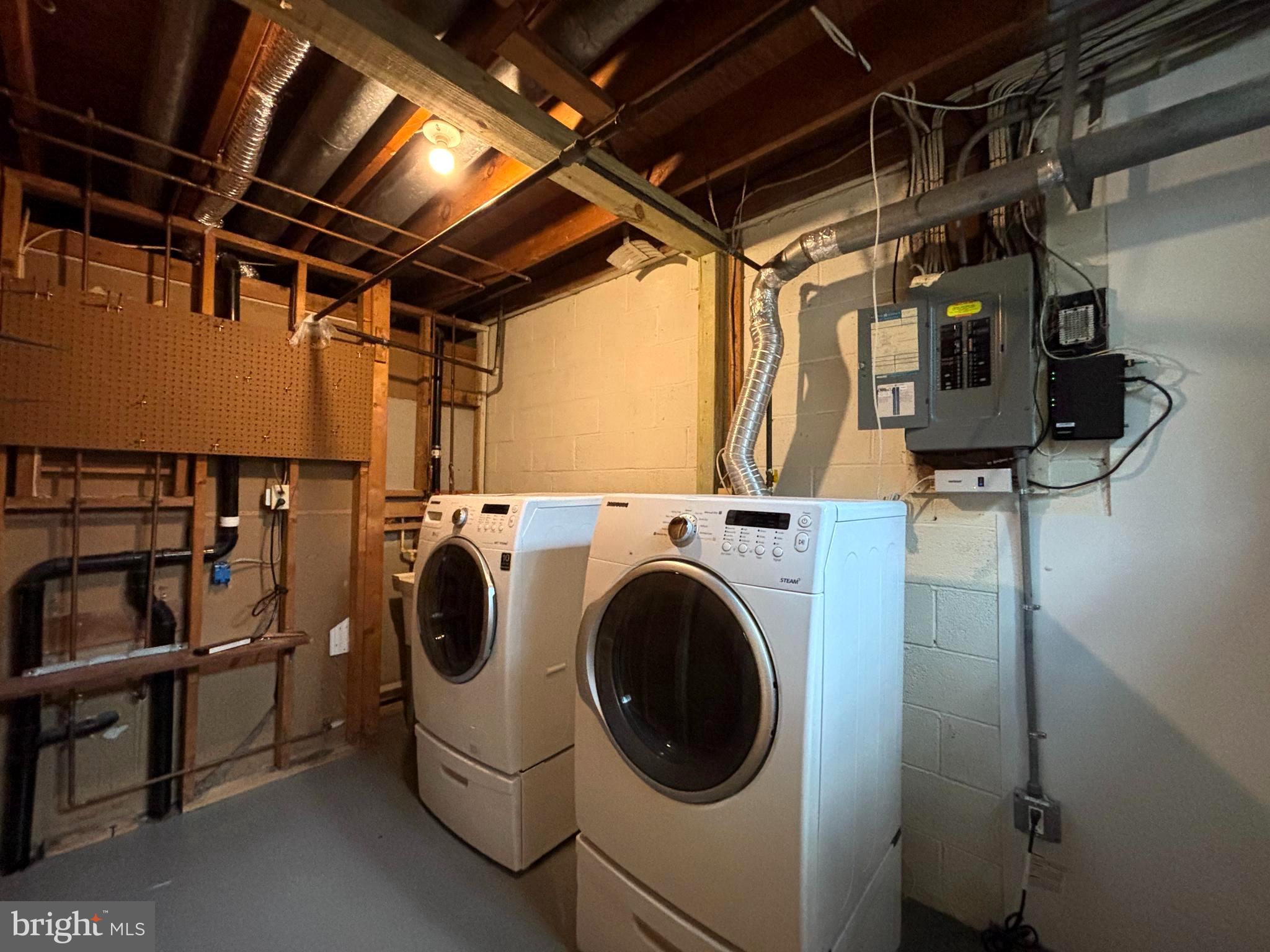 INVERNESS FOREST - Residential Lease