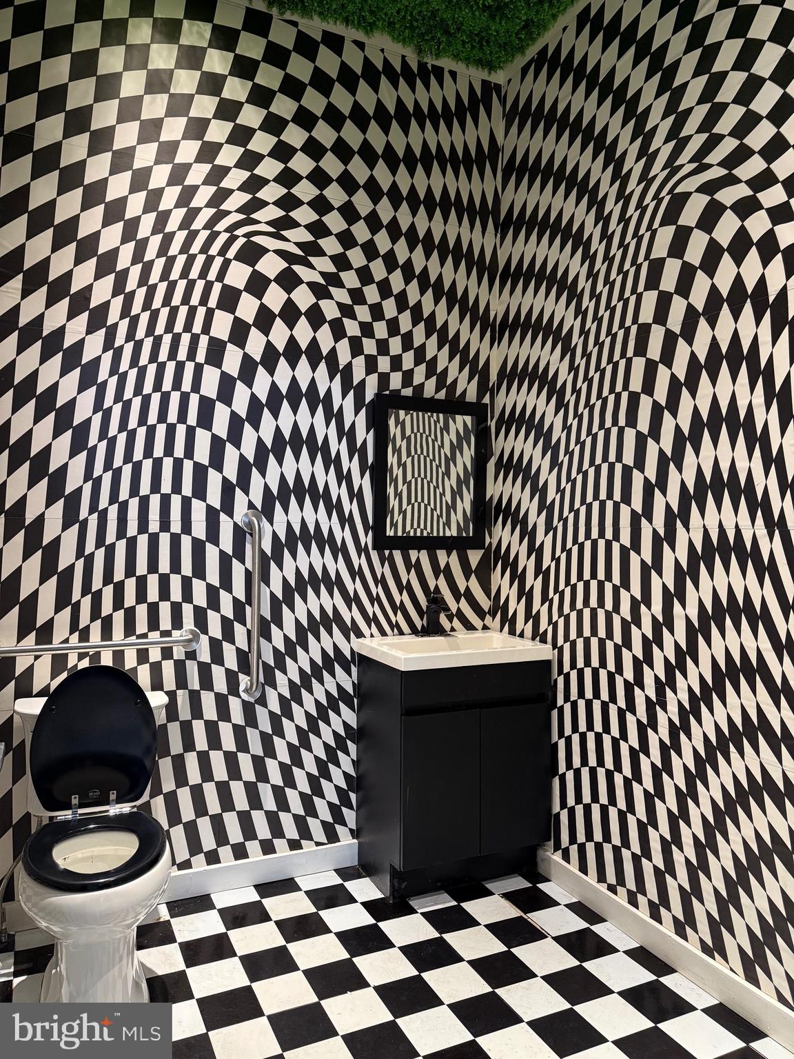 WEST PHILADELPHIA - Commercial Lease