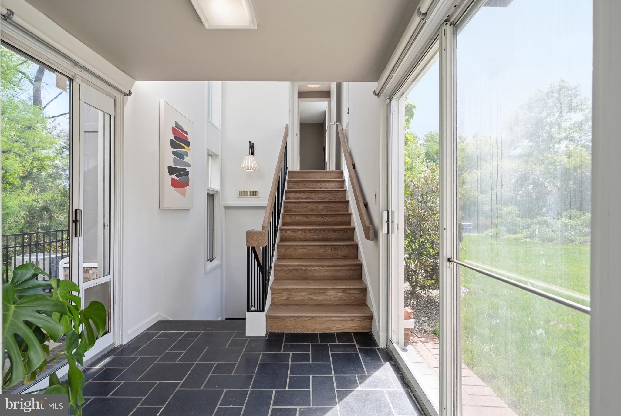 HOLLIN HILLS - Residential