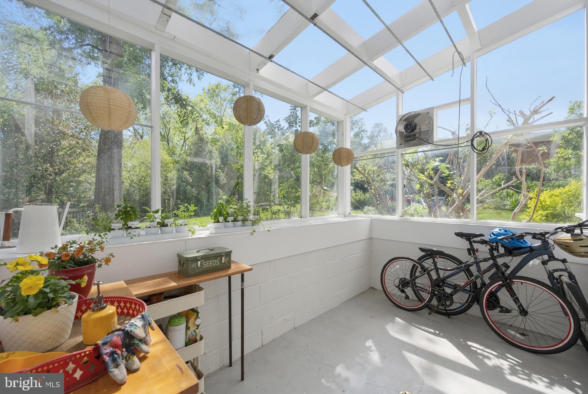 HOLLIN HILLS - Residential