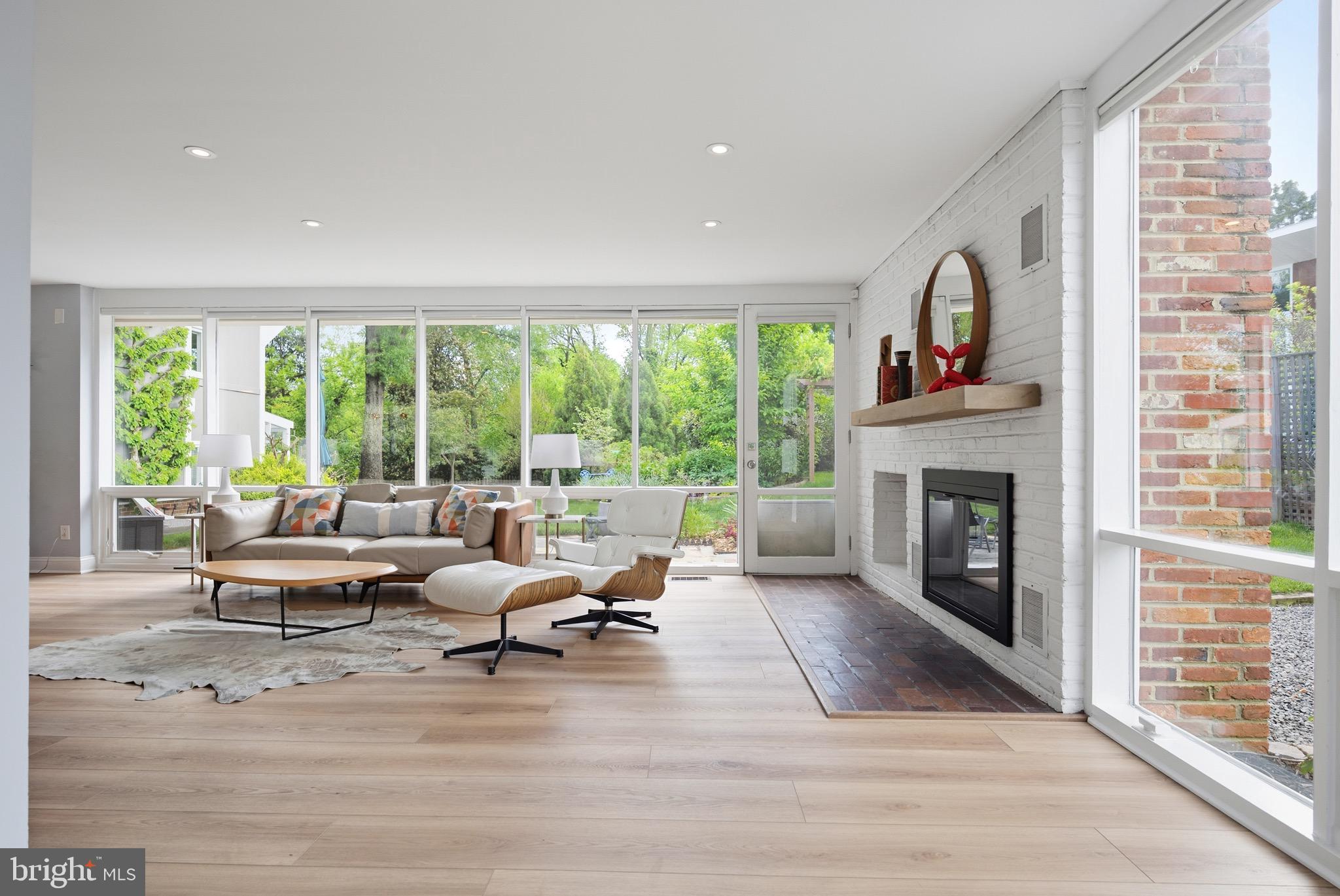 HOLLIN HILLS - Residential