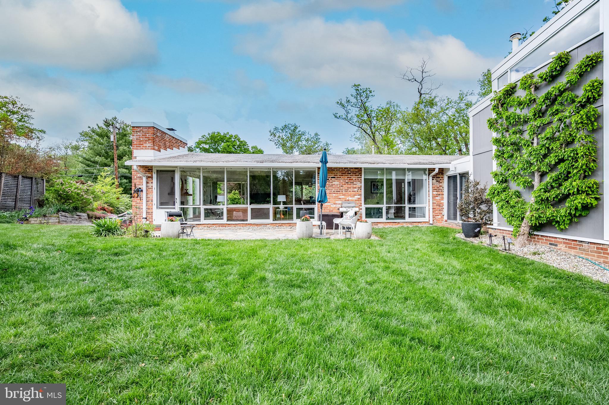 HOLLIN HILLS - Residential