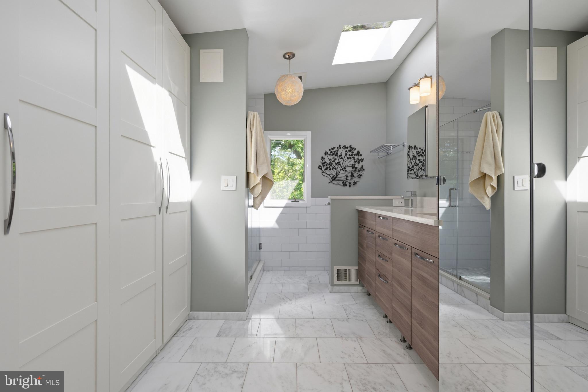 HOLLIN HILLS - Residential