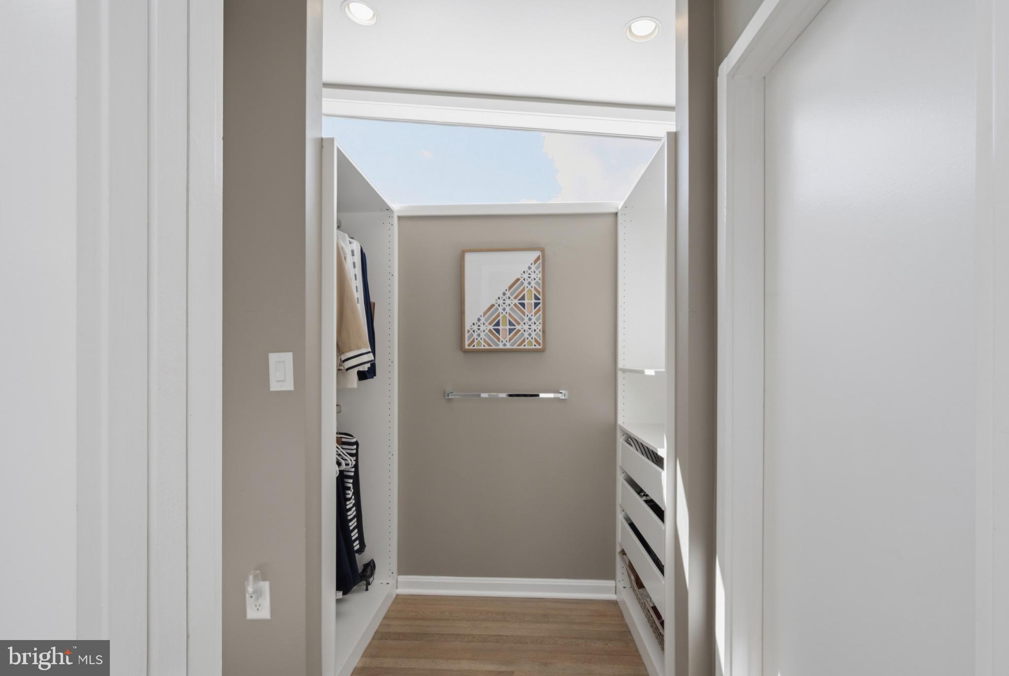 HOLLIN HILLS - Residential