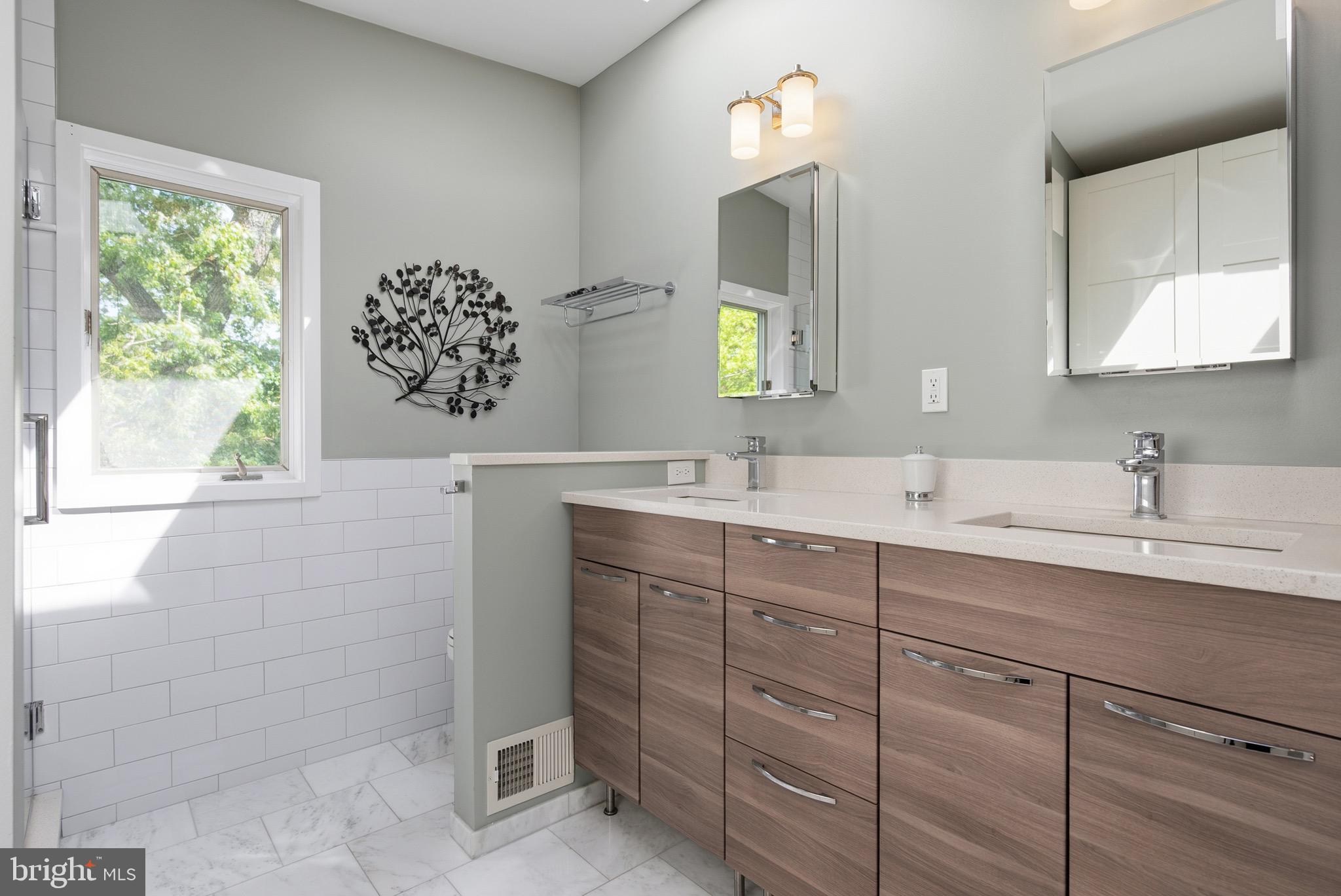HOLLIN HILLS - Residential