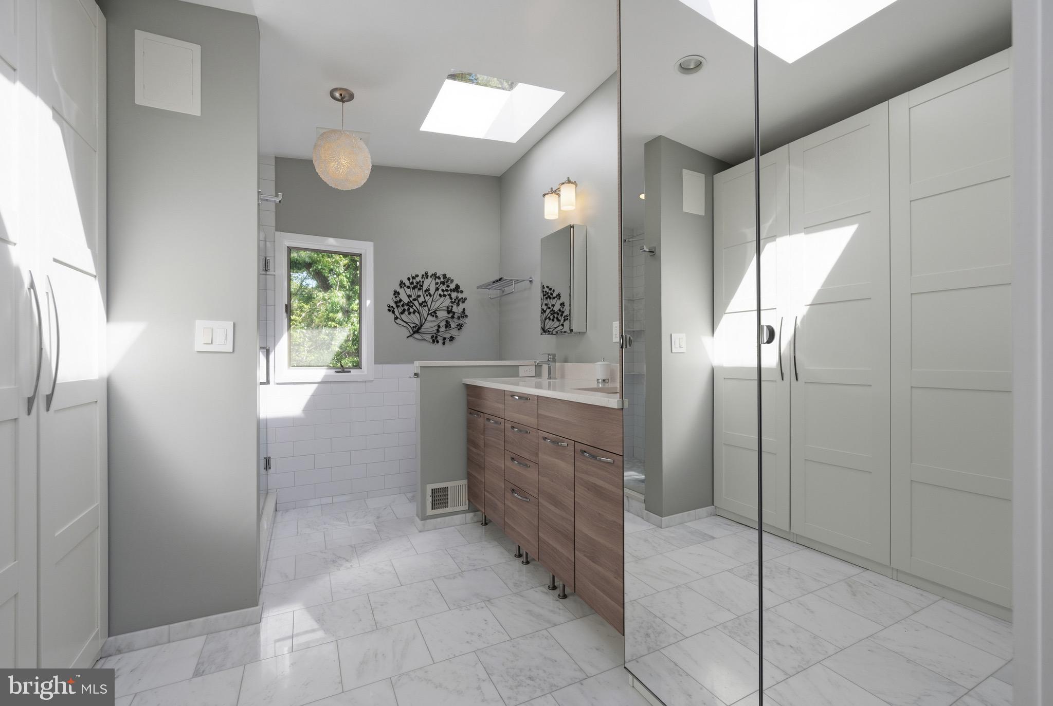 HOLLIN HILLS - Residential