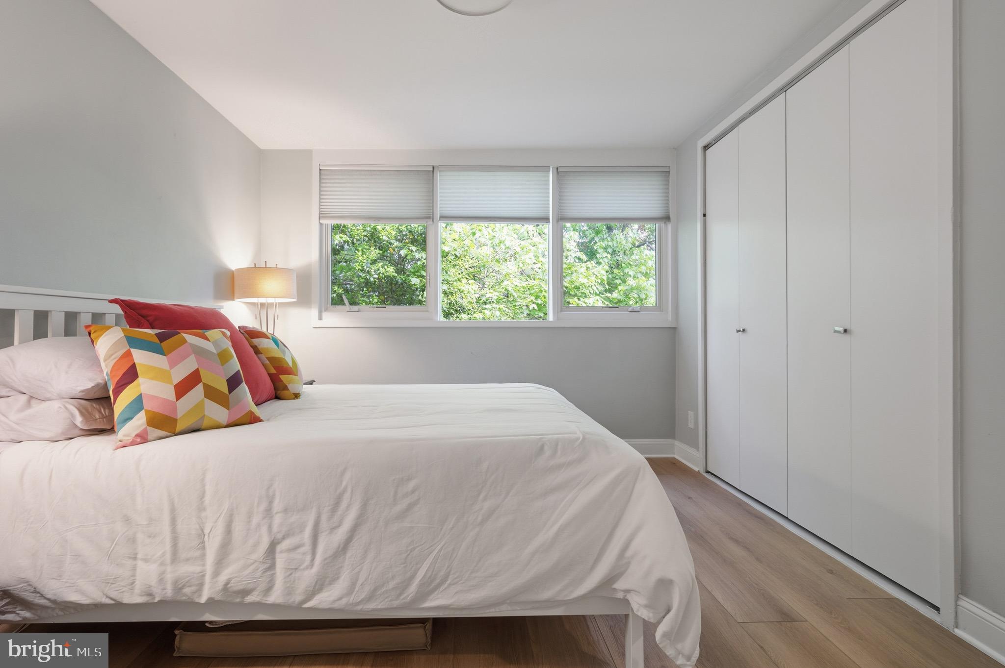 HOLLIN HILLS - Residential