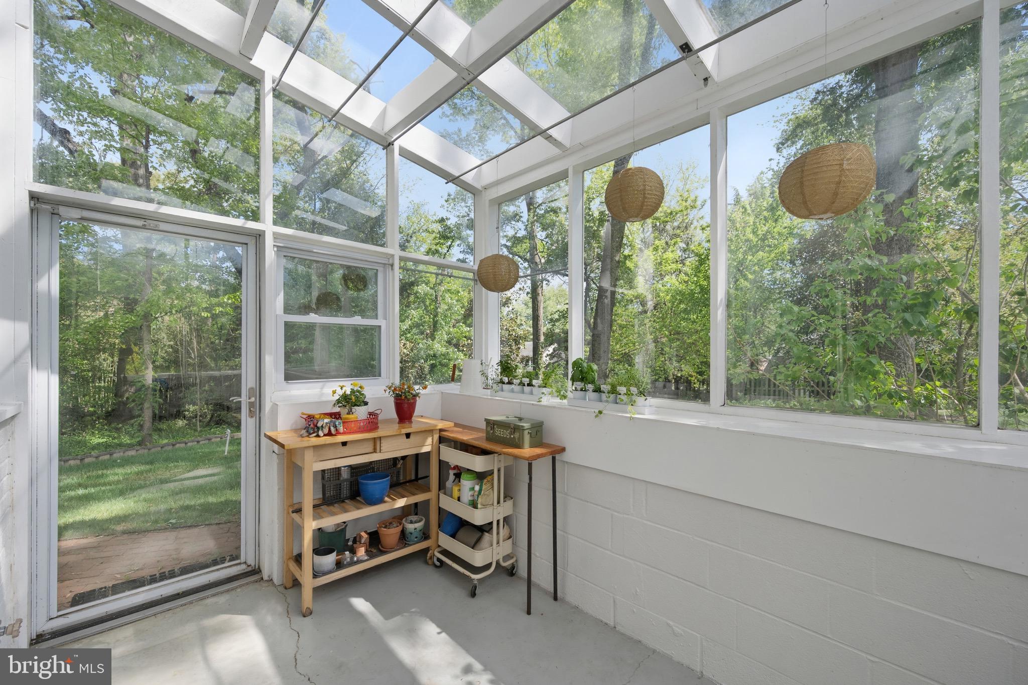 HOLLIN HILLS - Residential