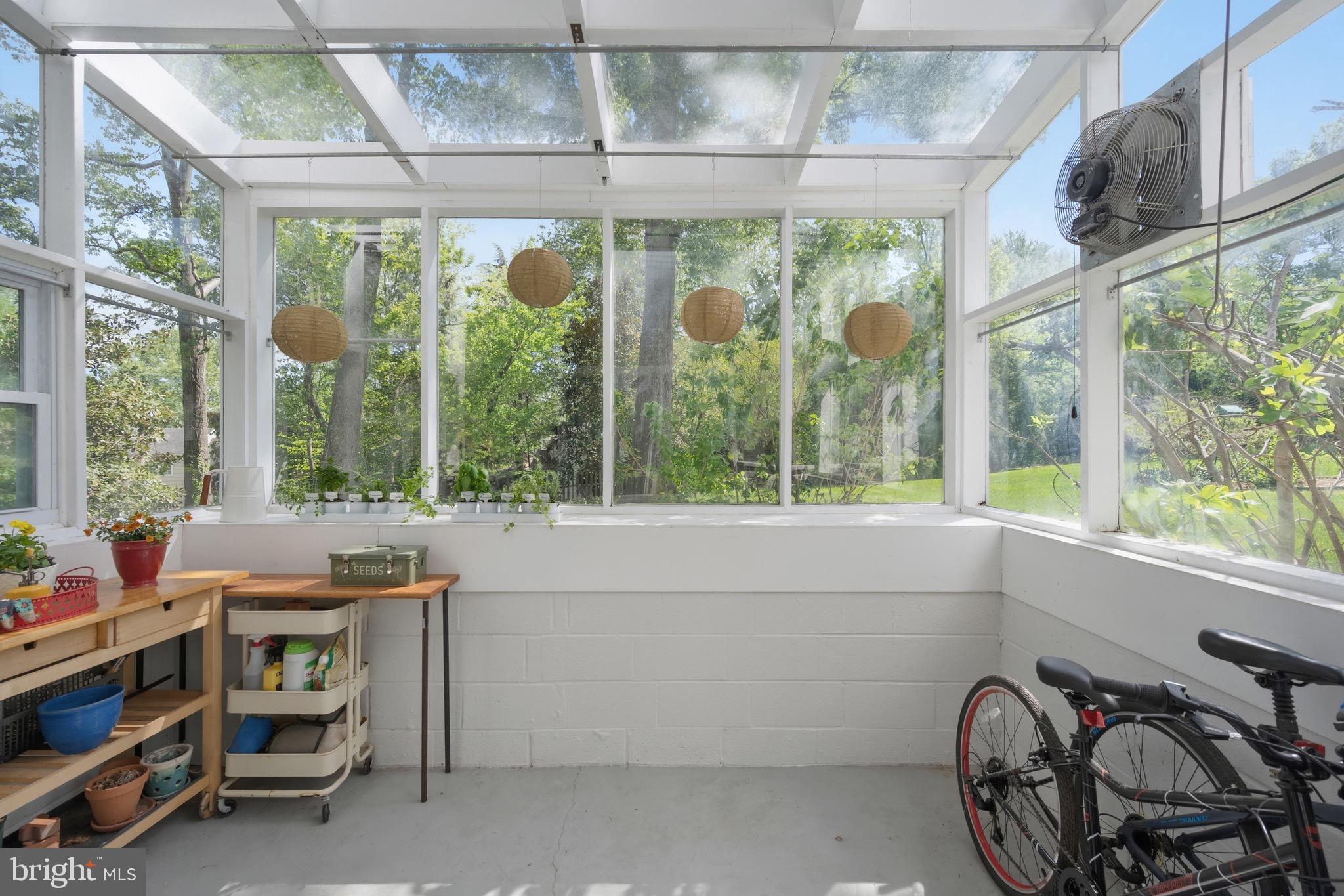 HOLLIN HILLS - Residential