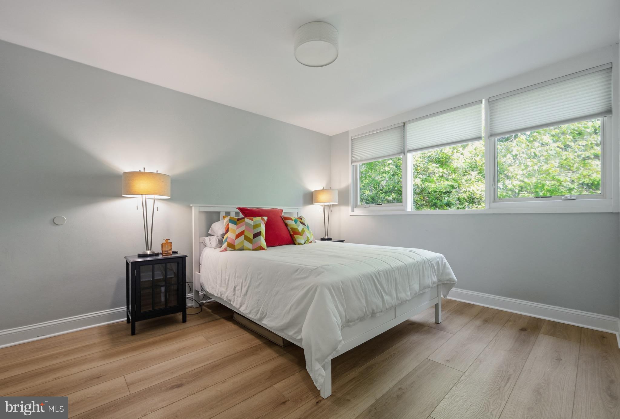 HOLLIN HILLS - Residential