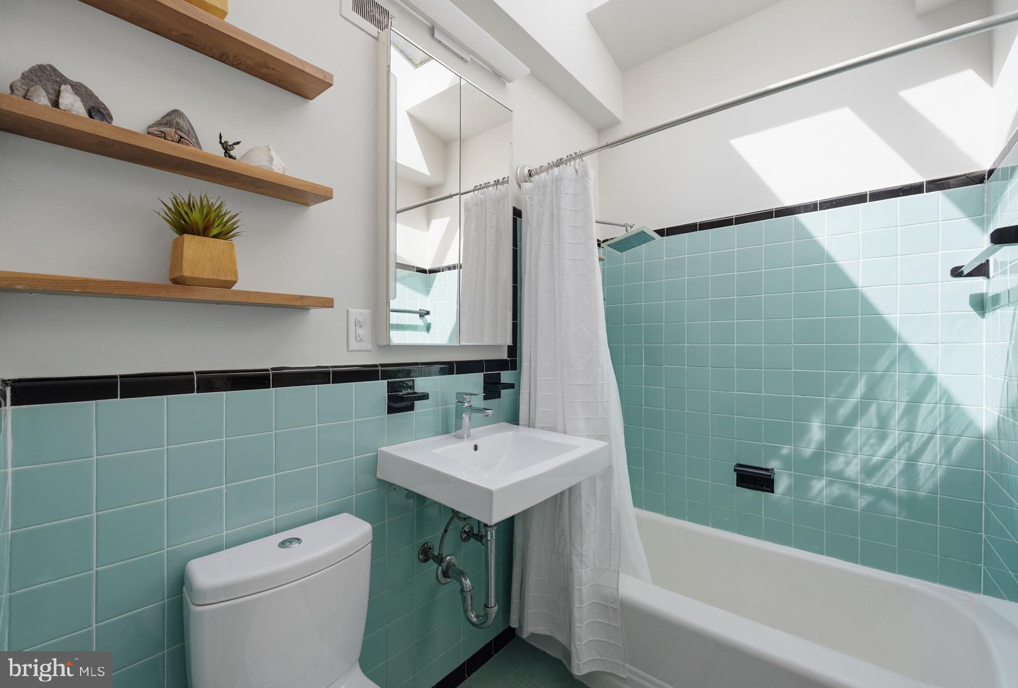 HOLLIN HILLS - Residential