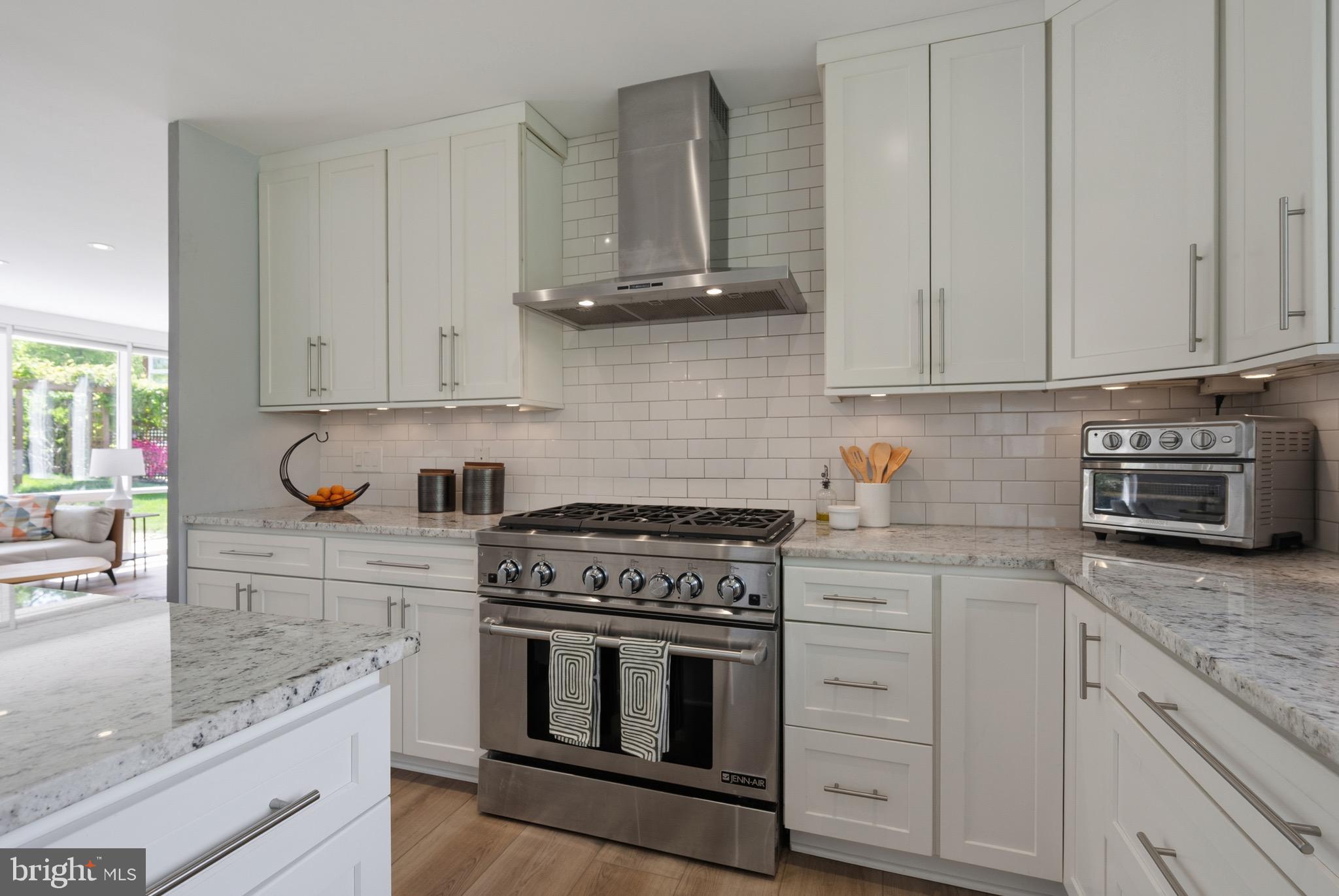 HOLLIN HILLS - Residential