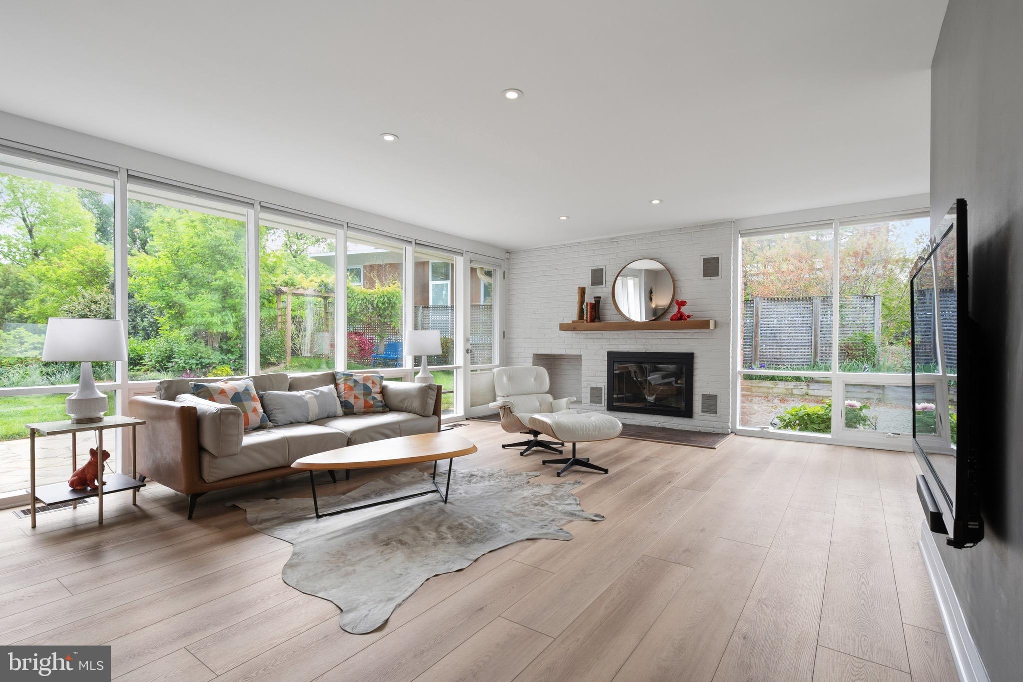 HOLLIN HILLS - Residential
