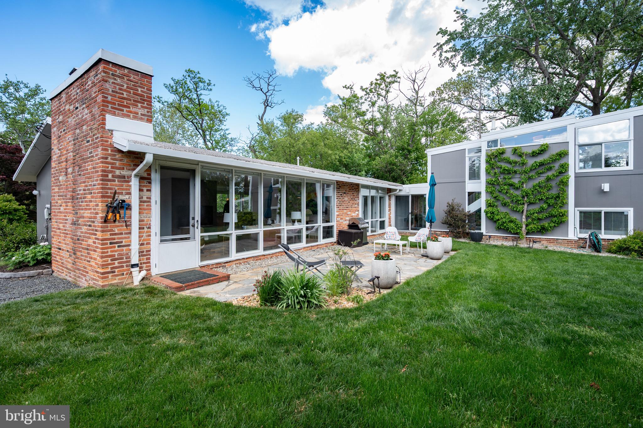 HOLLIN HILLS - Residential