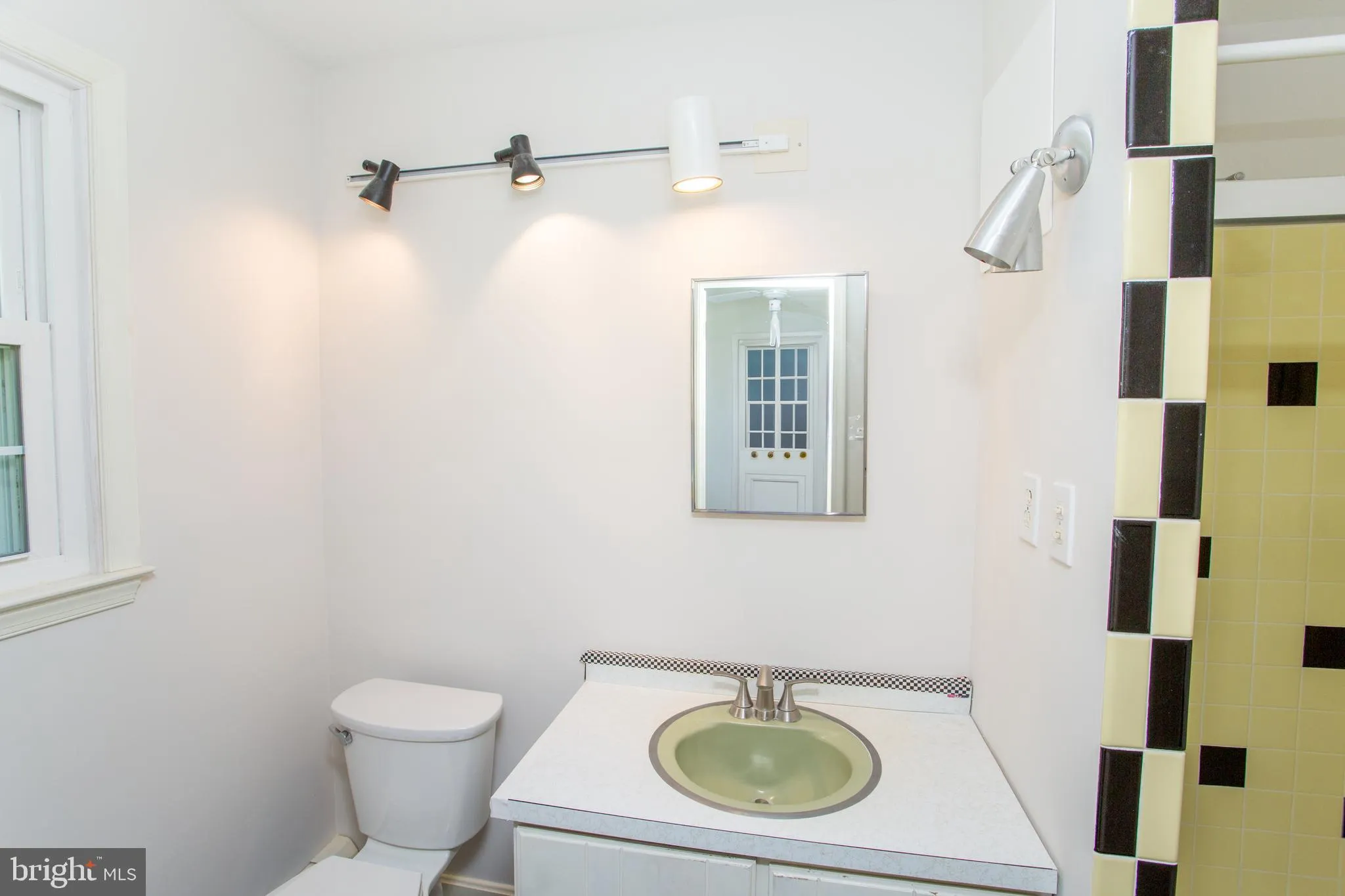 Doylestown, Pennsylvania 18901, United States, 4 Bedrooms Bedrooms, ,3 BathroomsBathrooms,Residential,Contingent,188542