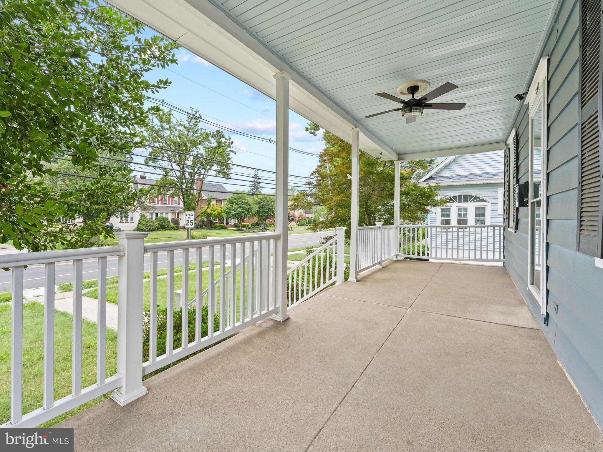327 W KINGS HIGHWAY