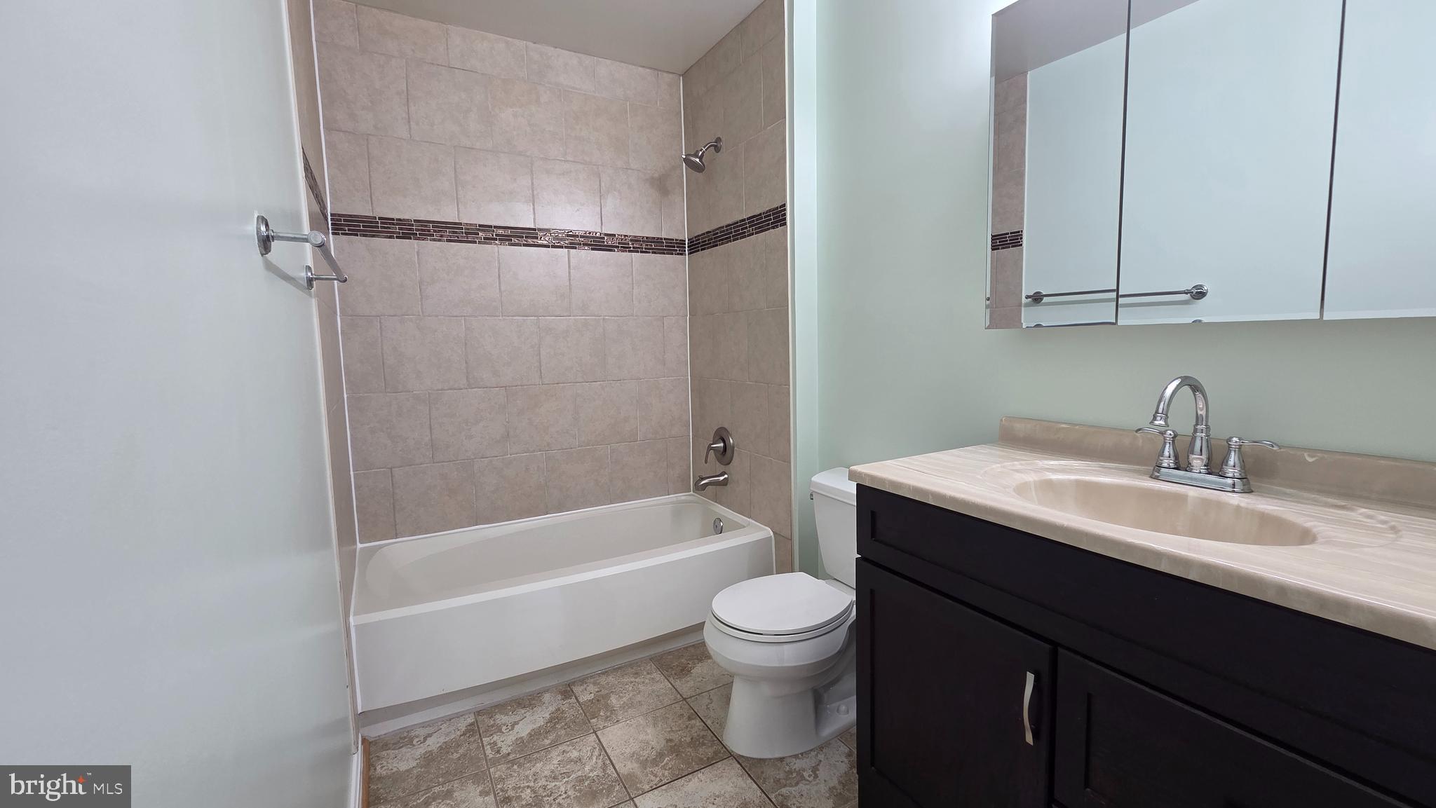 CHURCHILL VIEW - Residential Lease