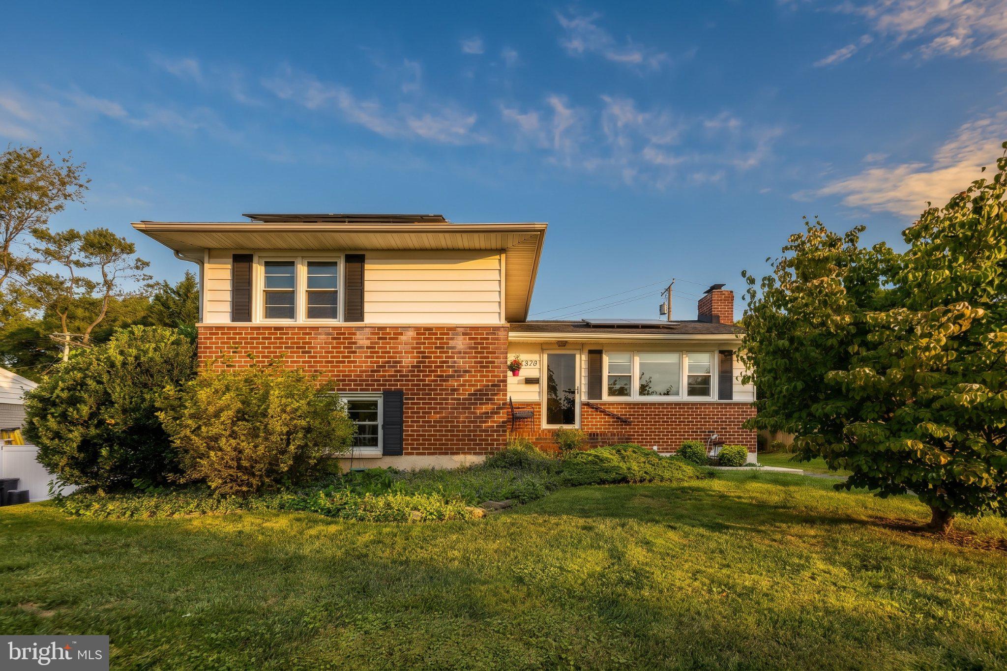 820 SCARLETT DRIVE