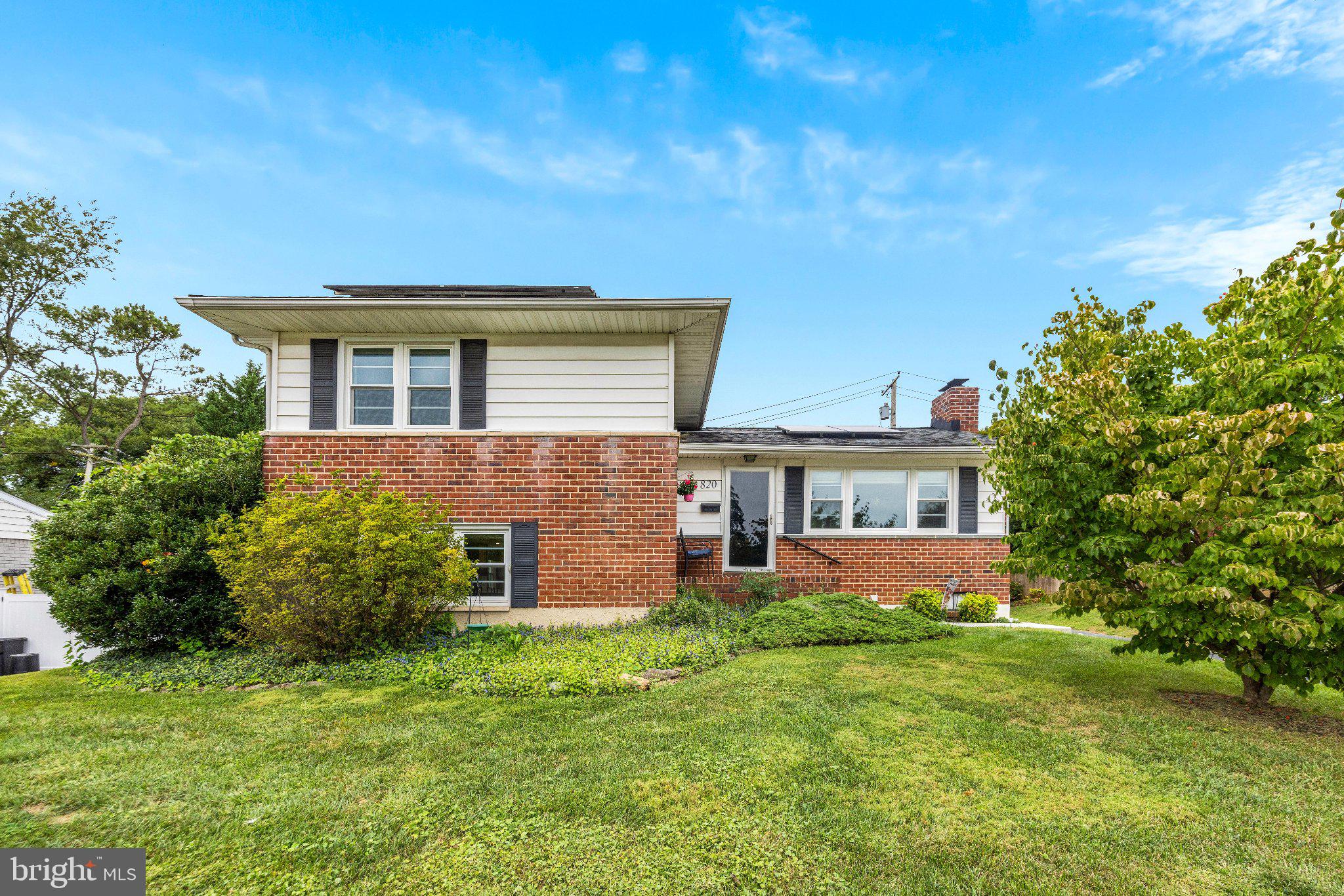 820 SCARLETT DRIVE