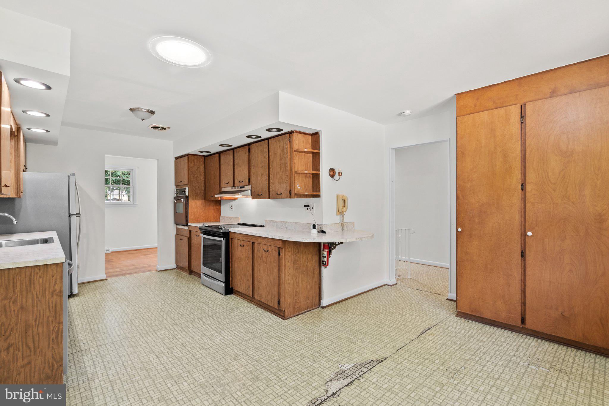 FRIENDLY HILLS - Residential