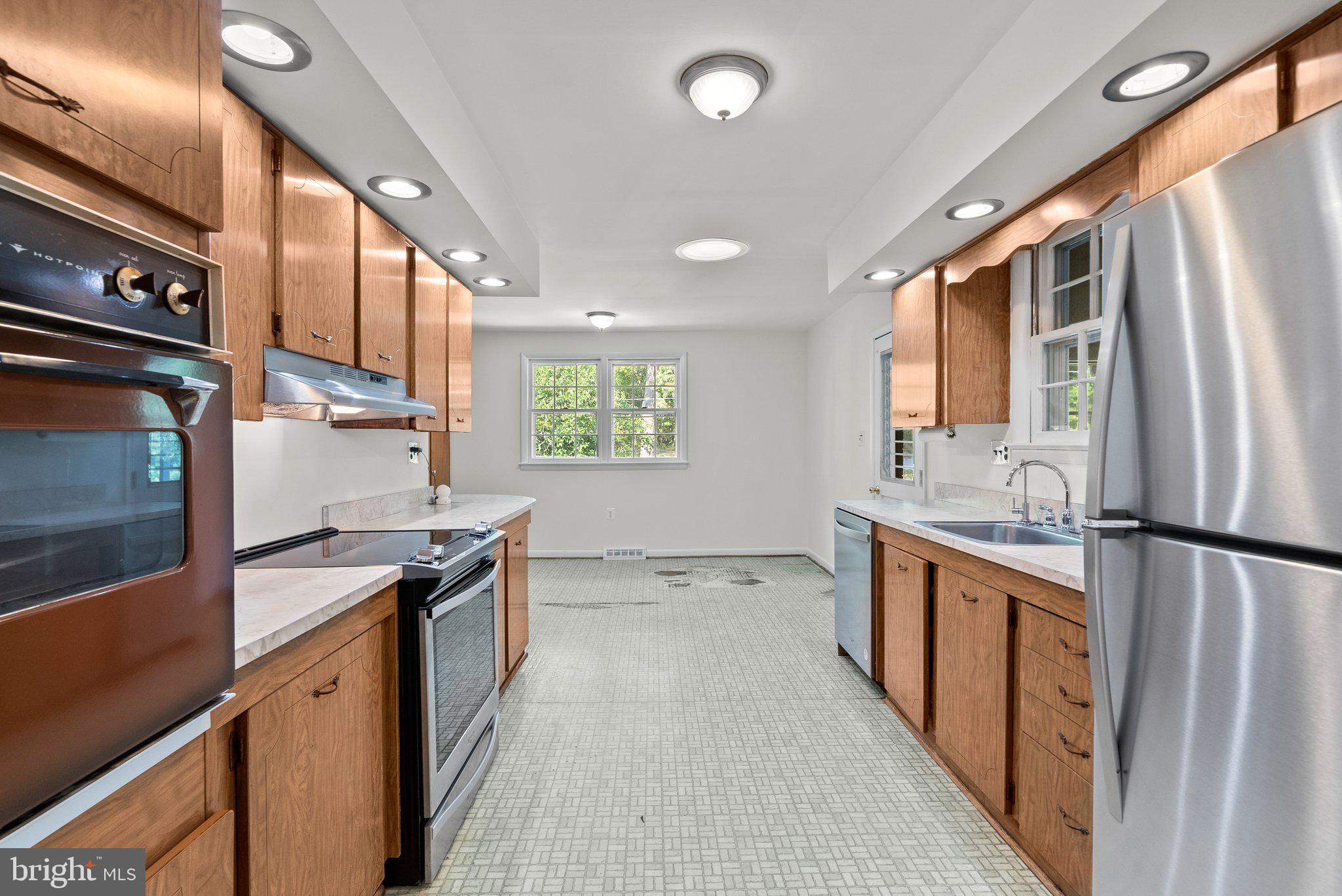 FRIENDLY HILLS - Residential