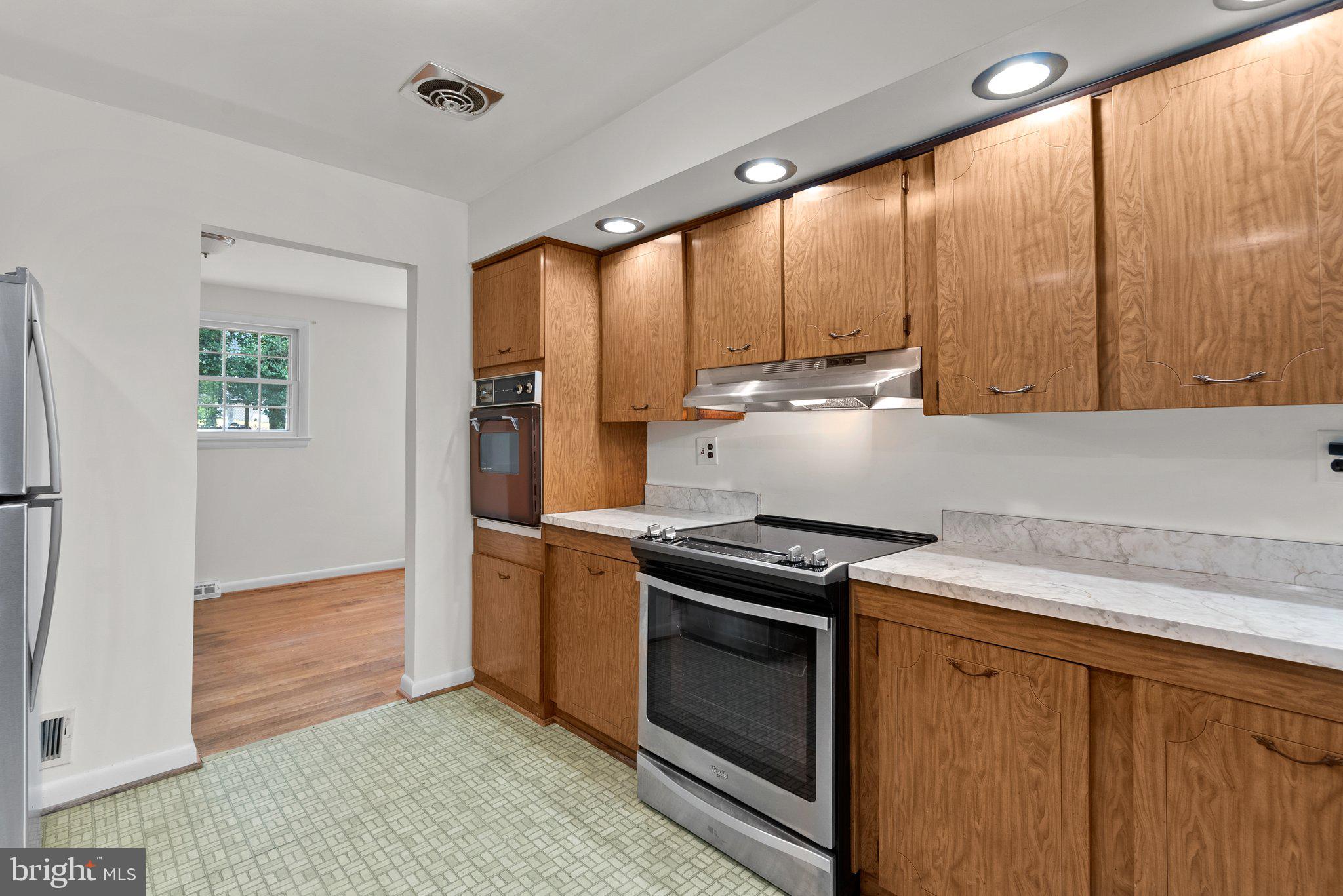 FRIENDLY HILLS - Residential