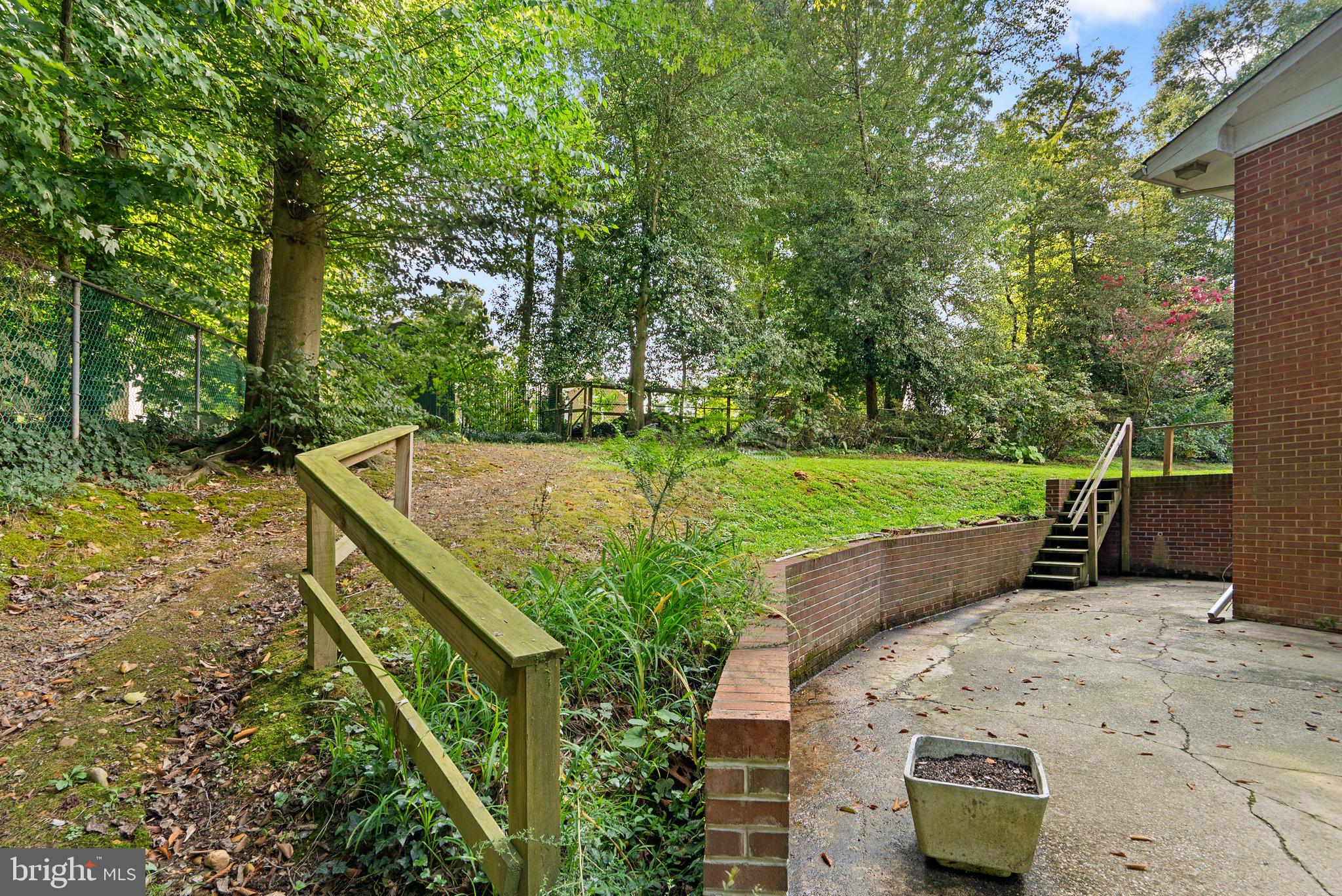 FRIENDLY HILLS - Residential