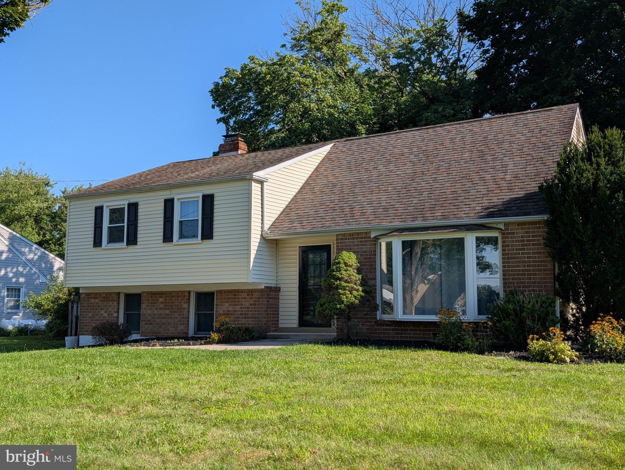 1320 GREENTREE LANE