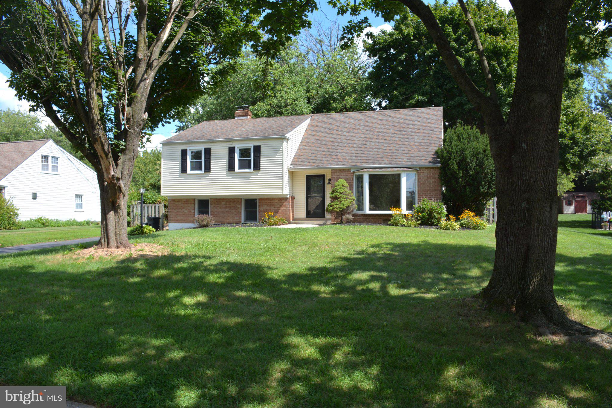 1320 GREENTREE LANE