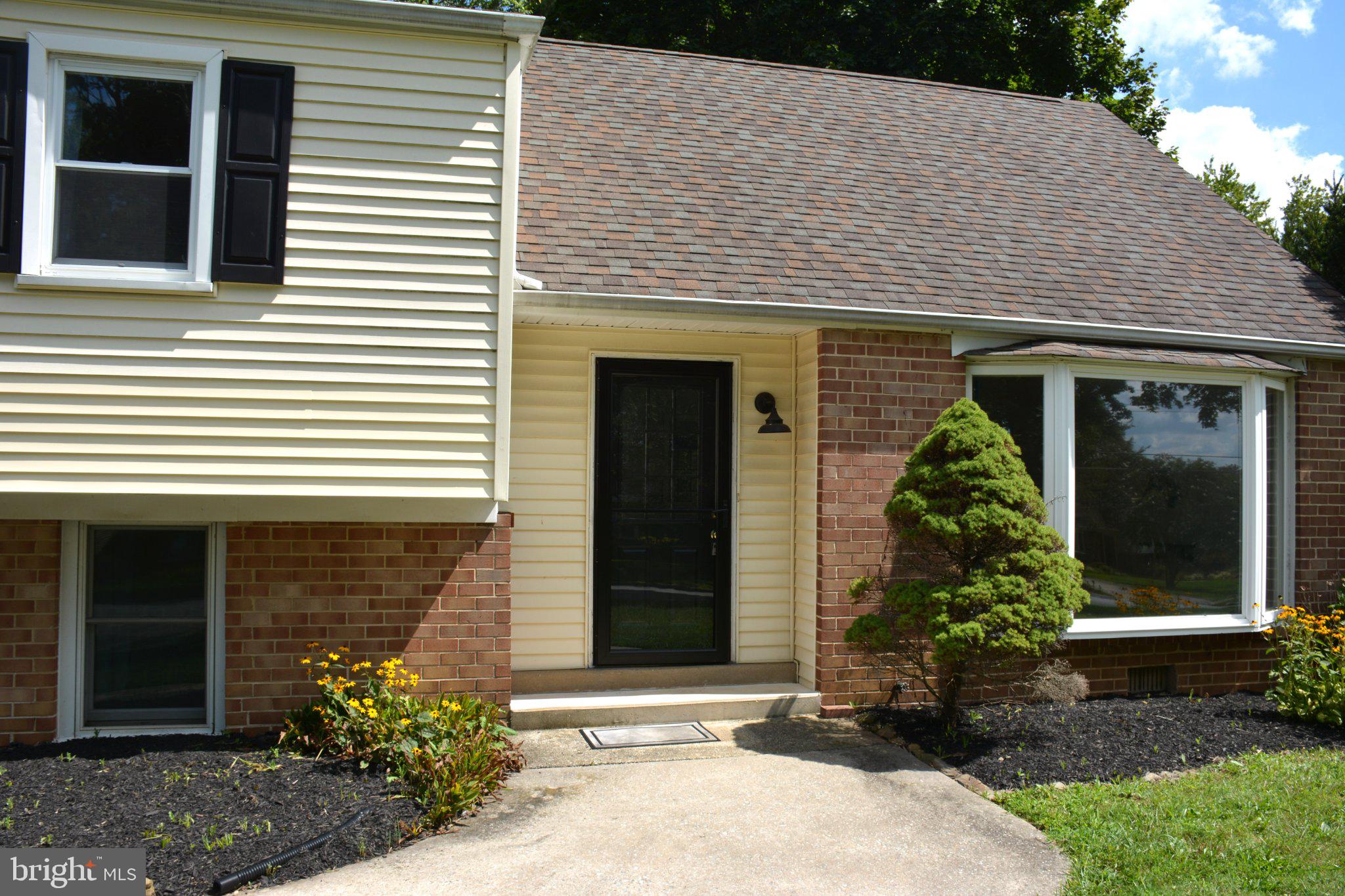1320 GREENTREE LANE
