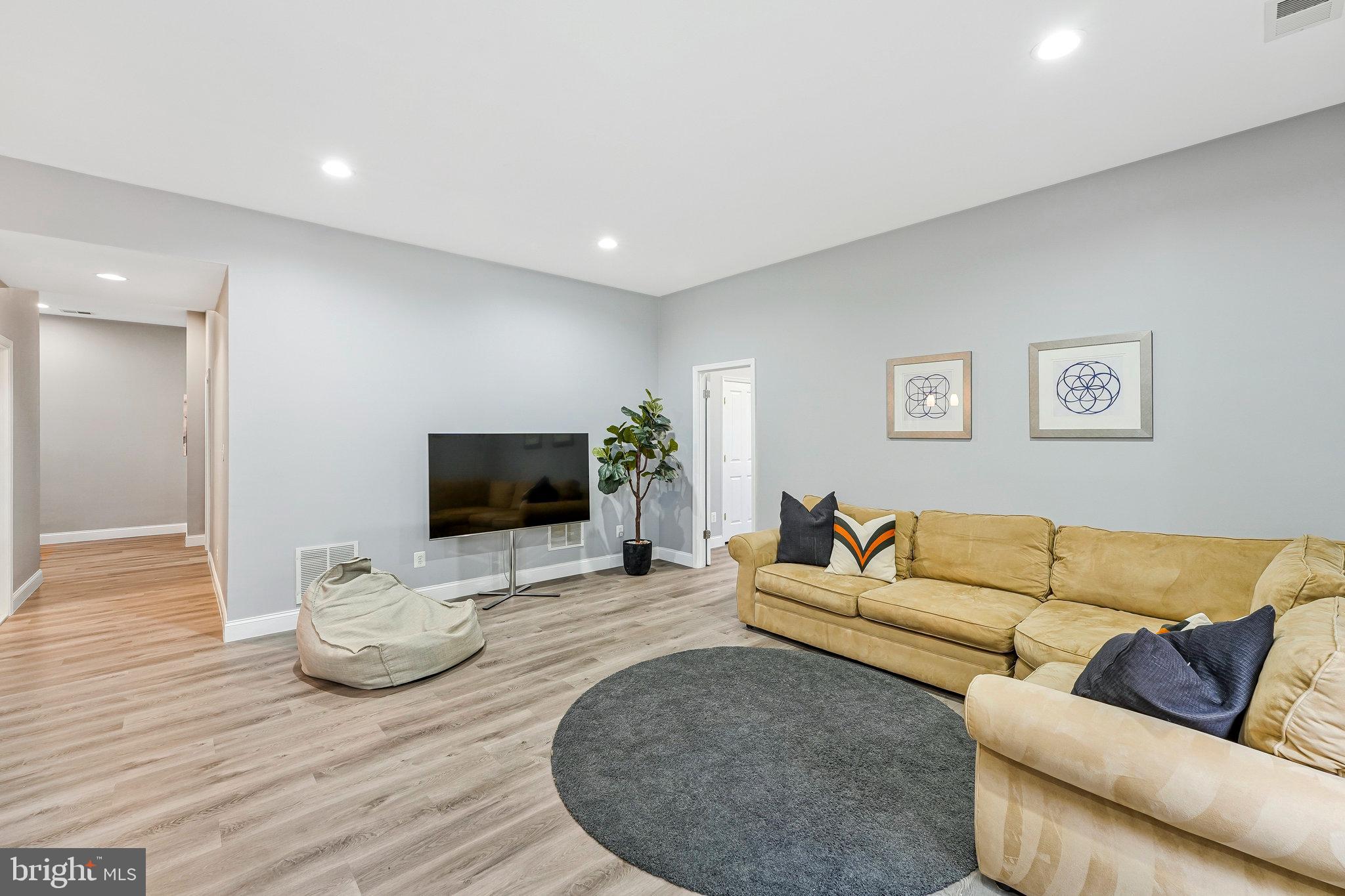 WEST VIENNA WOODS - Residential