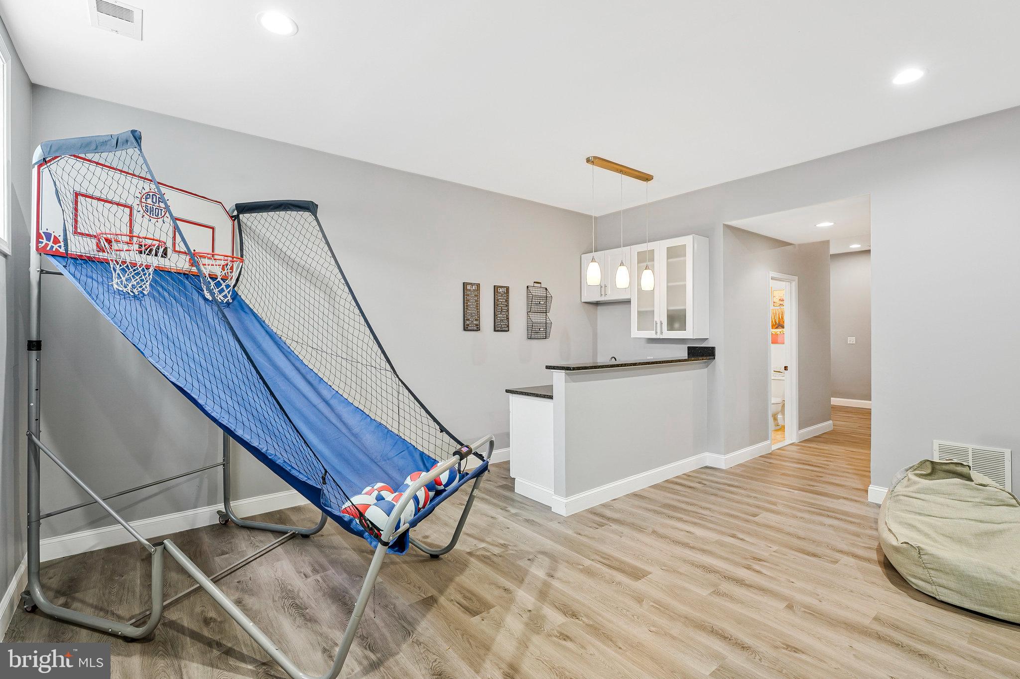 WEST VIENNA WOODS - Residential