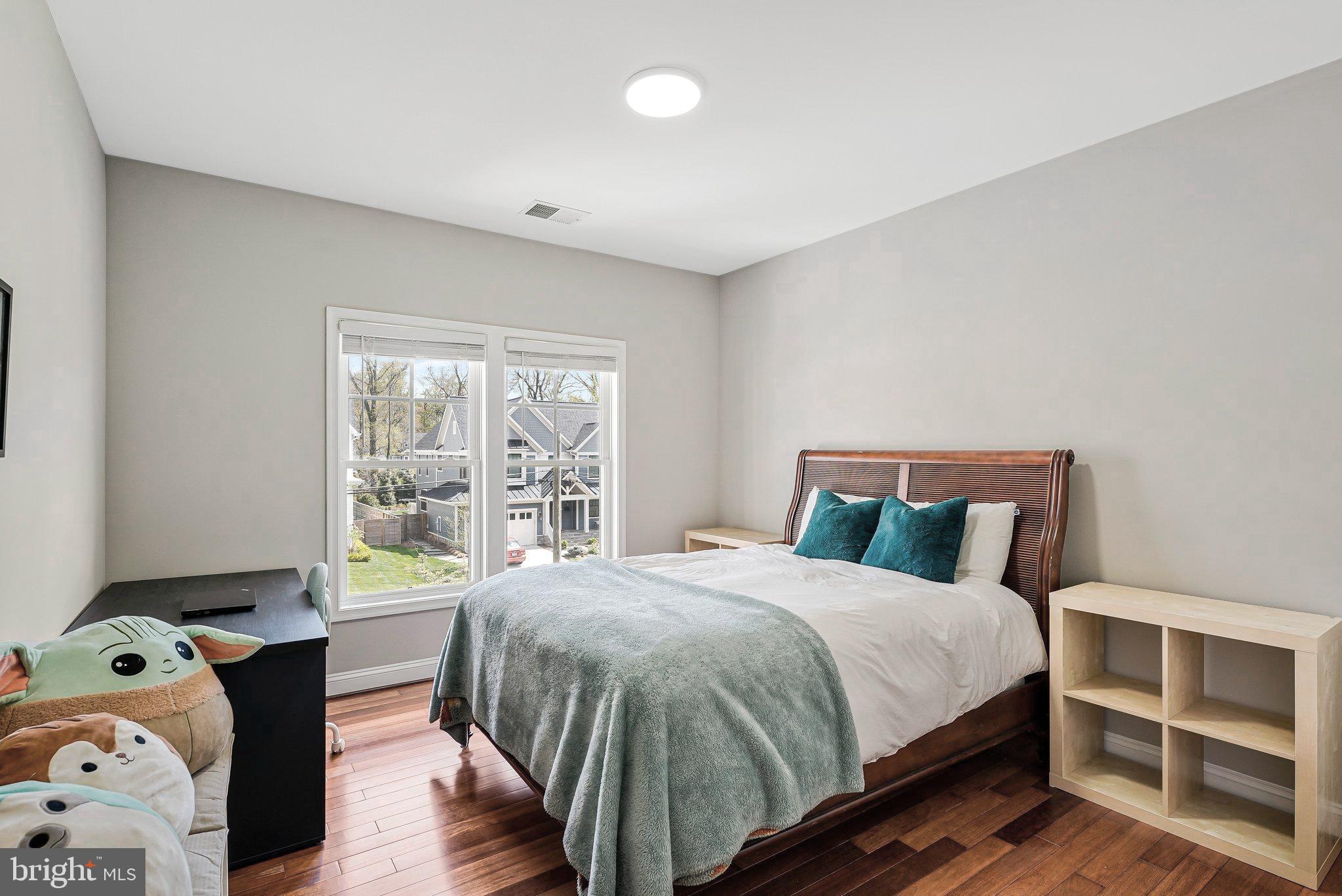 WEST VIENNA WOODS - Residential