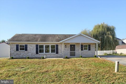 15 COURTNEY DRIVE SHIPPENSBURG PA 17257