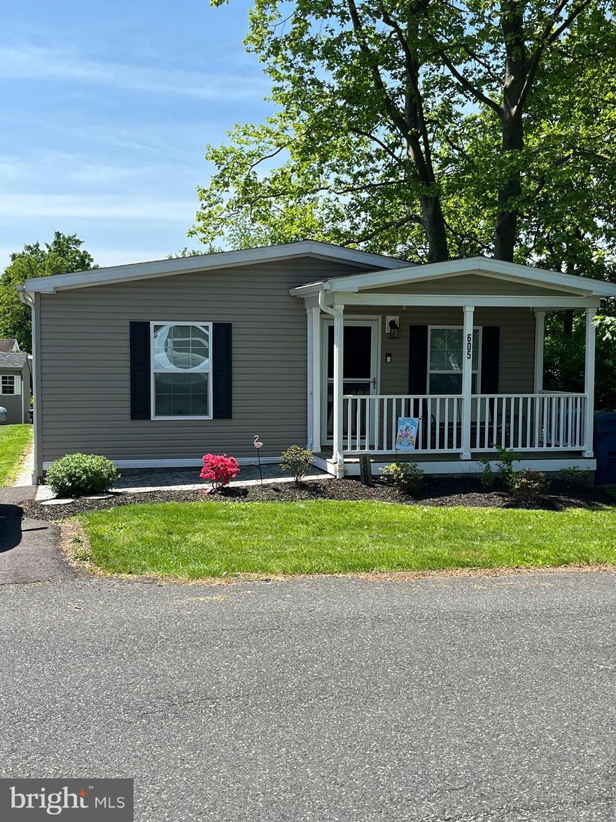 Like new manufactured home in a quiet community with many upgrades in this one.  Come see it!