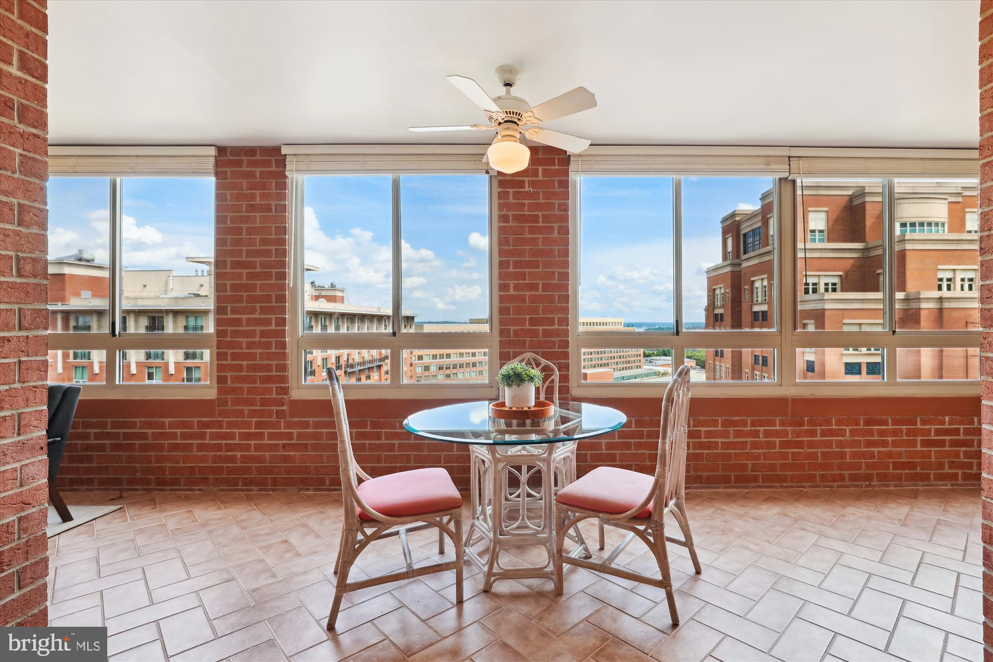 CARLYLE TOWERS CONDOMINIUM - Residential