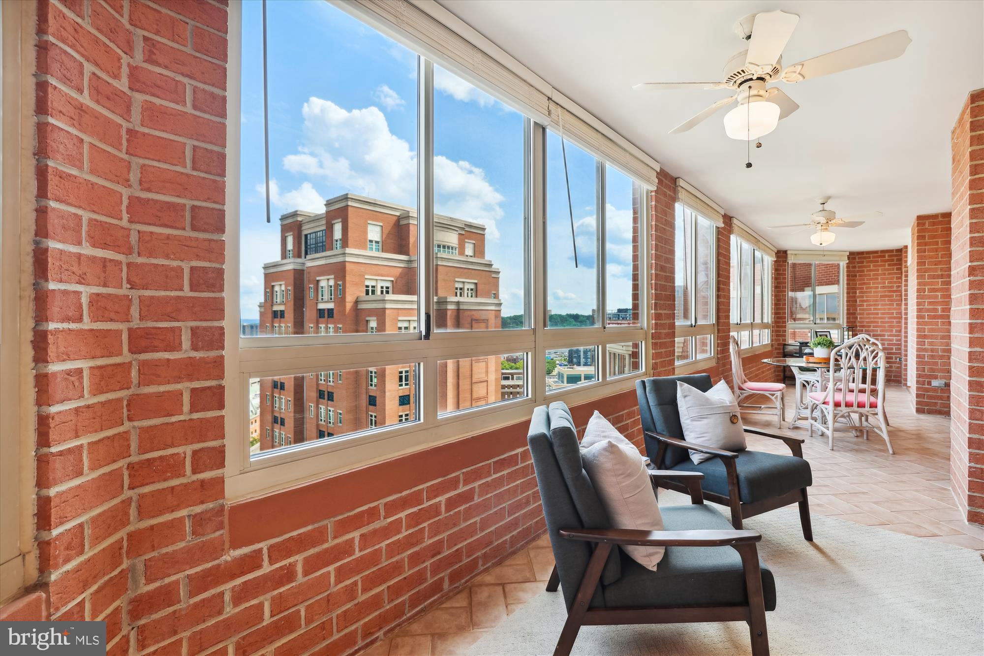 CARLYLE TOWERS CONDOMINIUM - Residential