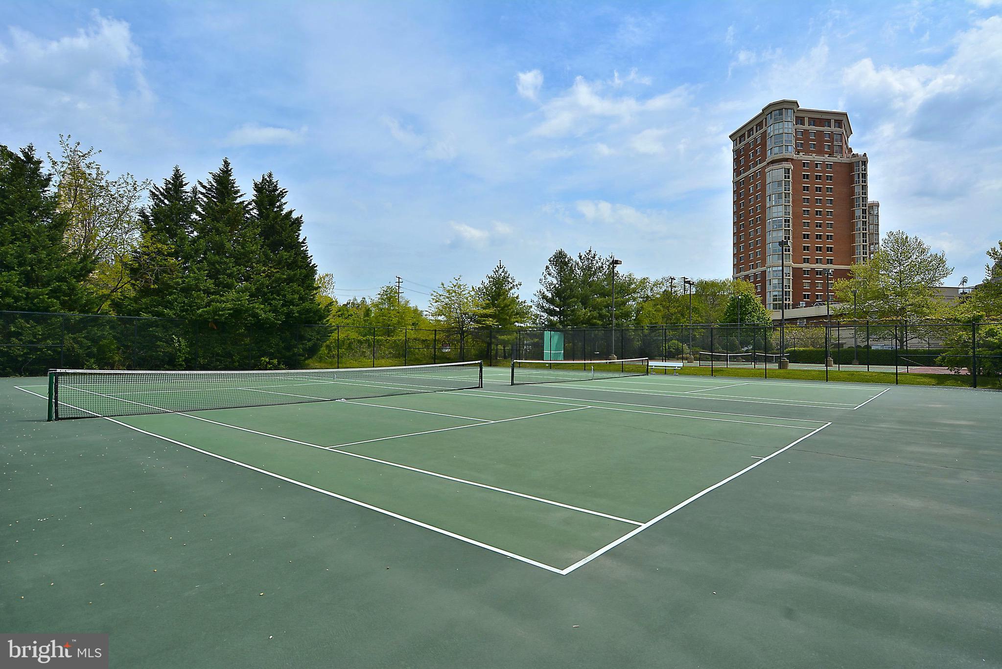 CARLYLE TOWERS CONDOMINIUM - Residential